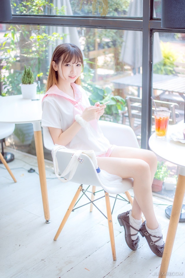 生活是好的，峰回路转，柳暗花明，前面总会有另一番不同的风光。——三毛《送你一匹马》